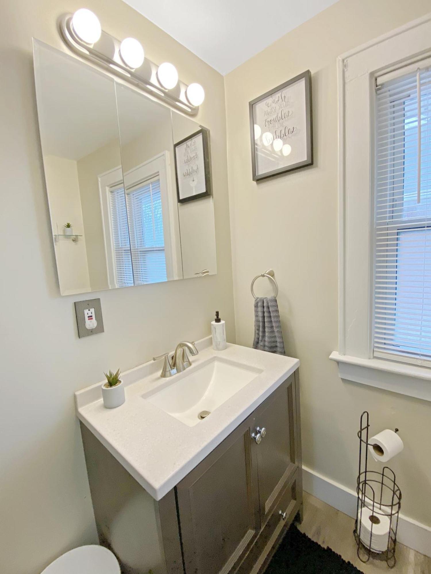 Lux 3Br, Steps From Airport, U Of R & Grocery Stores Rochester Exterior foto