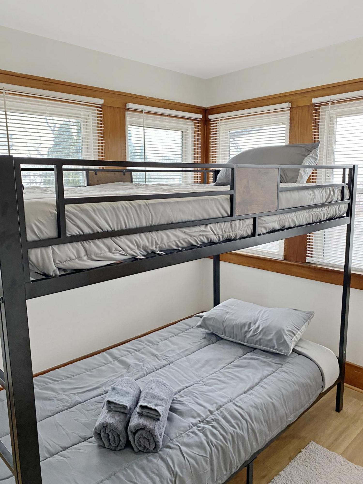Lux 3Br, Steps From Airport, U Of R & Grocery Stores Rochester Exterior foto